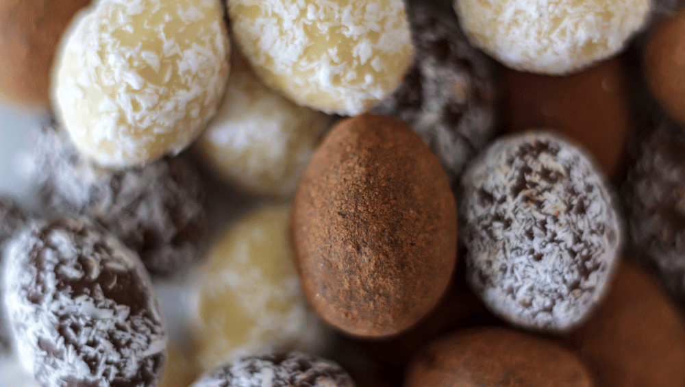 Receita Saudável de Páscoa: Ovinhos Energéticos de Cacau e Amêndoa